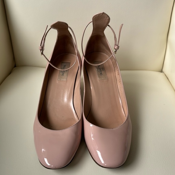 Valentino Garavani Leather Pink Patent Halo Strap Pumps. **HOST PICK** - Picture 1 of 10